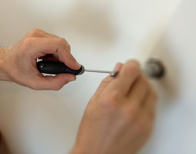 Schlüsseldienst Solingen Monteur bei der Öffnung Schluesselnotdienst Solingen Monteur bei der Arbeit